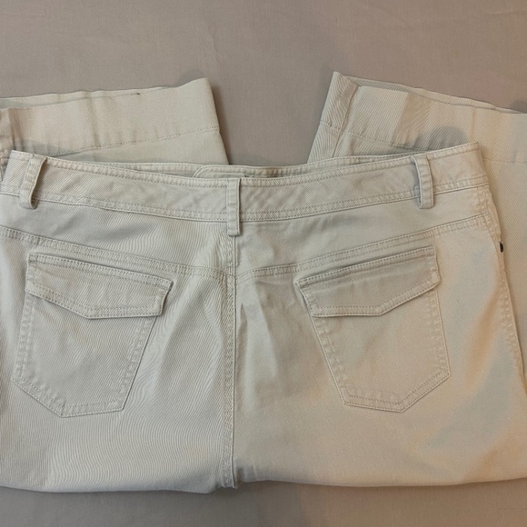 Women’s Rafaella‎ Light Beige Capri Pants With Pockets | Size 16 - Picture 3 of 8